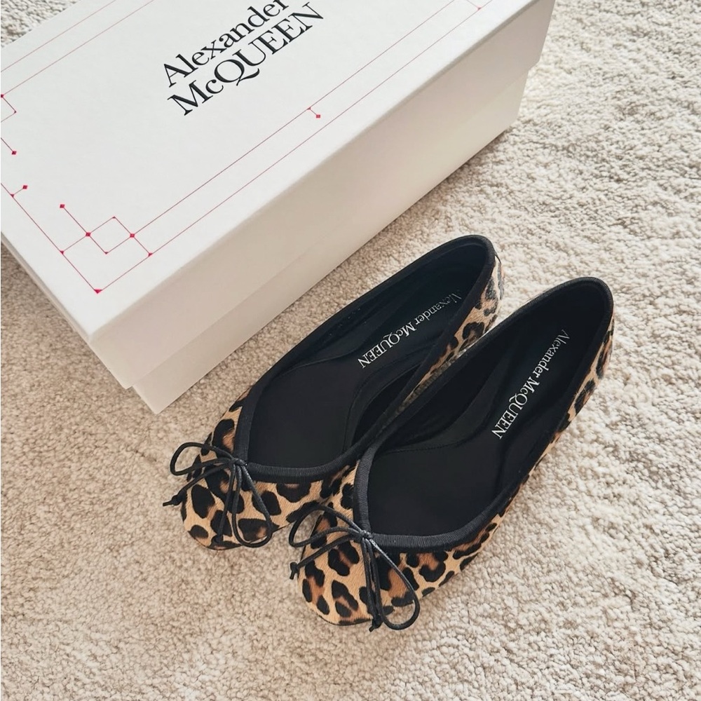Alexander MCQUEEN
Armadillo Calf Hair Ballet Flats In Leopard Print